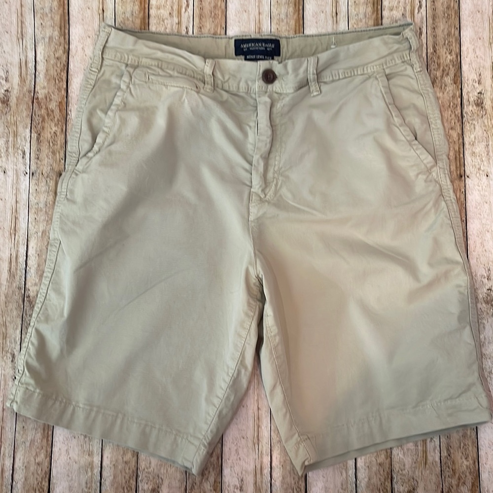 Gently used 32 American Eagle flat shorts